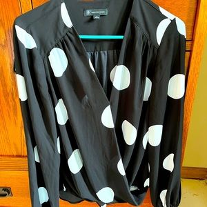 Macy’s INC International Concepts Flowy Black White Top Size M